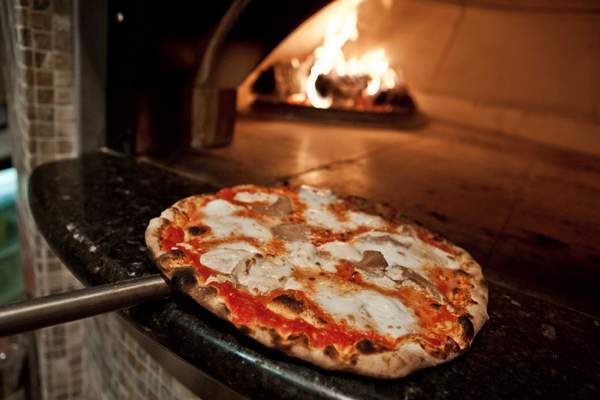 900 Degrees Woodfired Pizza'